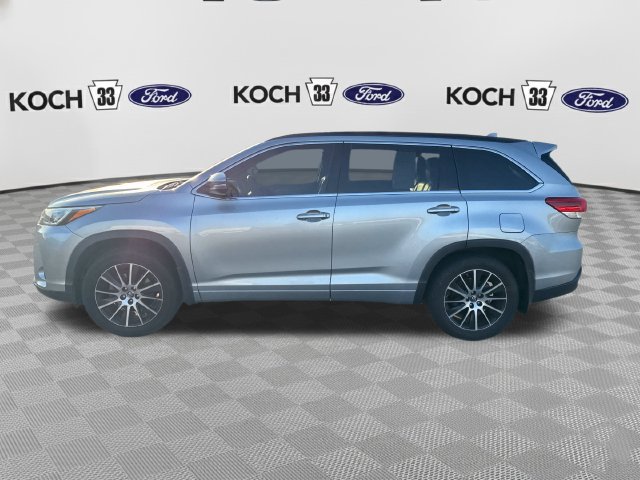 Used 2017 Toyota Highlander SE AWD/4WD image 4