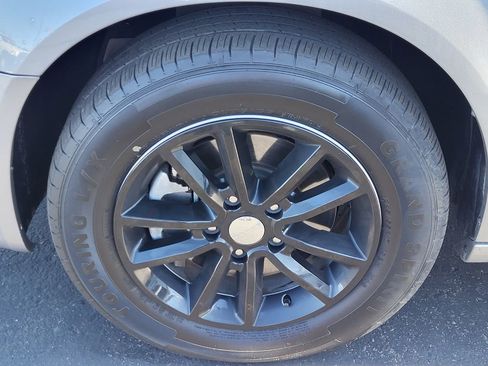 Used 2019 Dodge Grand Caravan SXT image 22