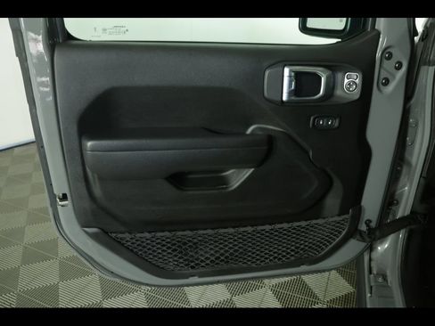 Used 2023 Jeep Wrangler Unlimited w/ Convenience Group AWD/4WD image 19