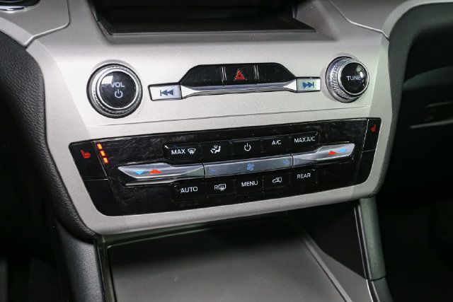 Used 2023 Ford Explorer XLT AWD/4WD image 26
