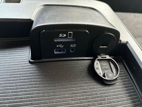 Used 2015 RAM 1500 Classic SLT w/ Luxury Group image 17