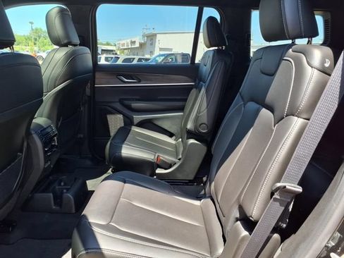 New 2025 Jeep Grand Cherokee L Limited w/ Trailer Tow Package AWD/4WD image 10