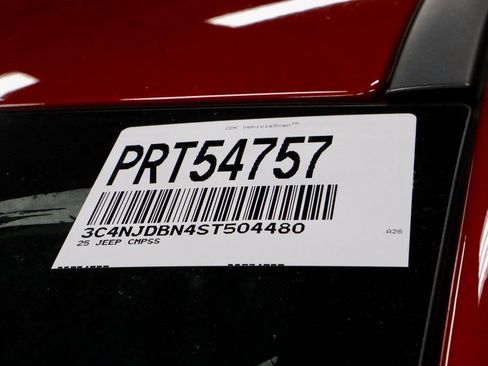 Used 2025 Jeep Compass Latitude image 33