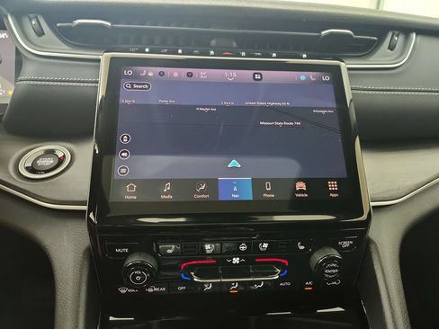 Certified 2023 Jeep Grand Cherokee Limited w/ Luxury Tech Group II AWD/4WD image 29