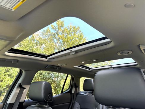 Used 2019 GMC Acadia SLT w/ Black Edition image 16