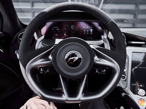 Used 2025 McLaren 750S Spider RWD image 50