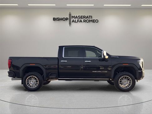 Used 2025 GMC Sierra 2500 Denali Ultimate w/ Max Trailering Package image 8