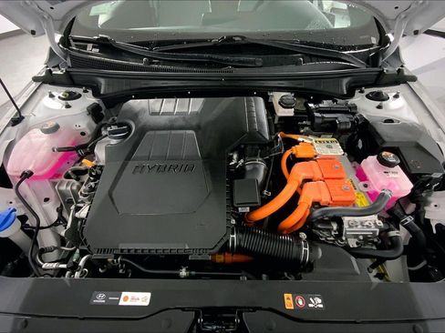 Used 2025 Hyundai Elantra Limited image 10