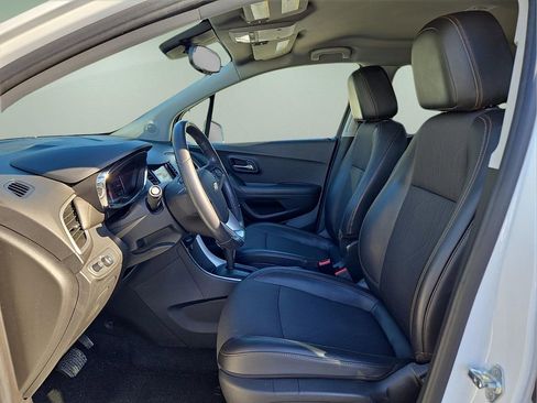 Used 2018 Chevrolet Trax LT w/ LT Convenience Package image 15