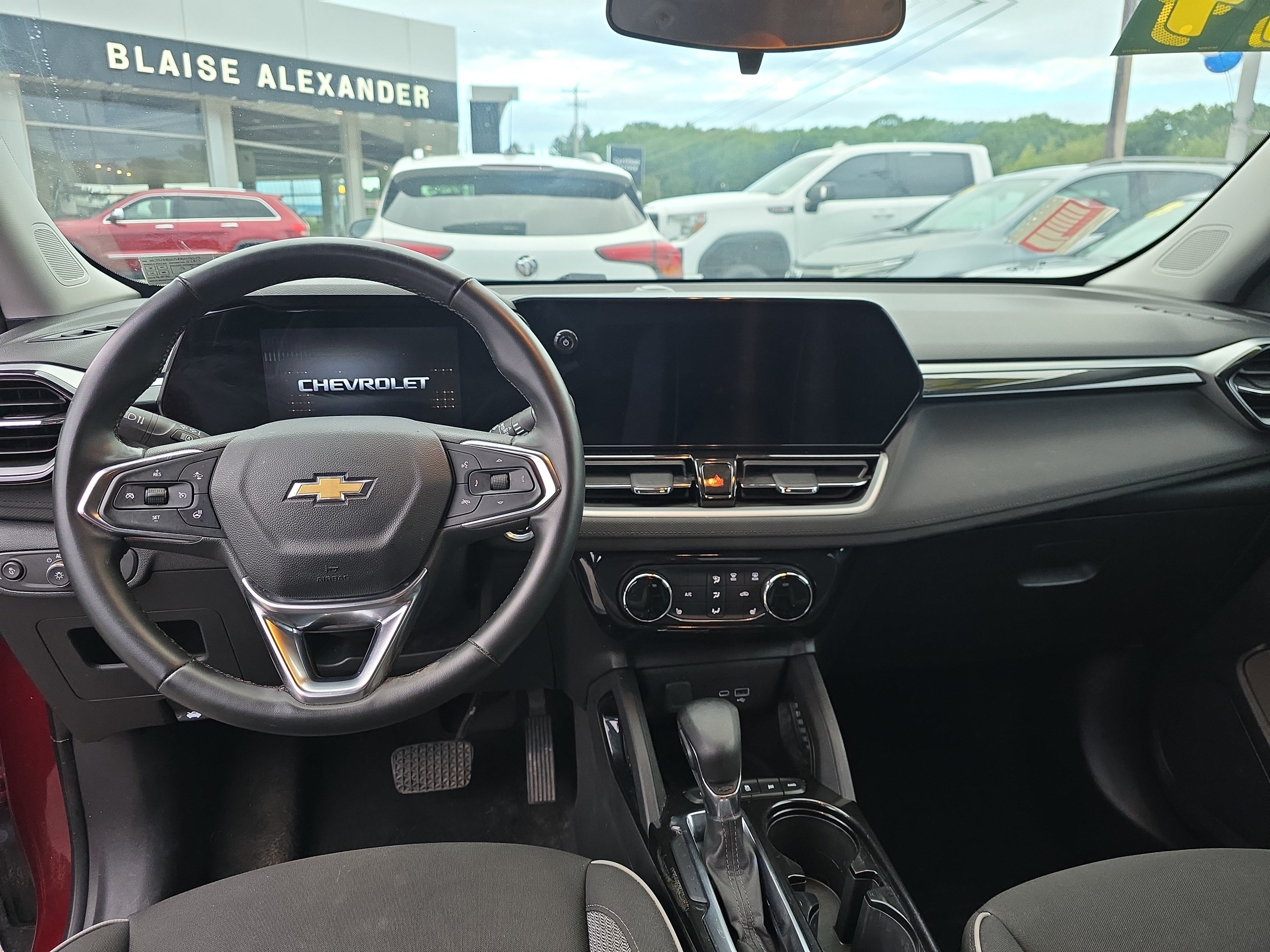 Used 2024 Chevrolet TrailBlazer LT w/ LT Cold Weather Package AWD/4WD image 14