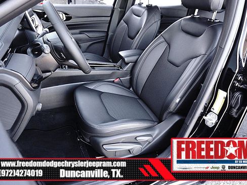 New 2026 Jeep Compass Latitude image 13