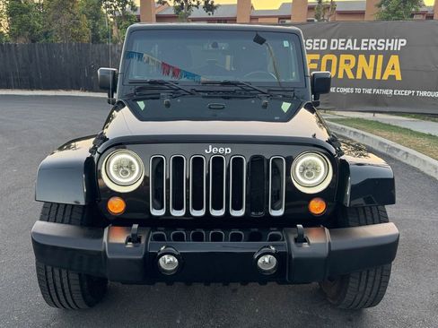 Used 2016 Jeep Wrangler Unlimited Sahara w/ Connectivity Group image 4