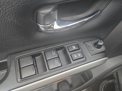 Used 2024 Nissan Titan SV w/ SV Convenience Package image 14