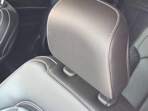 Used 2023 Jeep Grand Cherokee L Limited AWD/4WD image 15