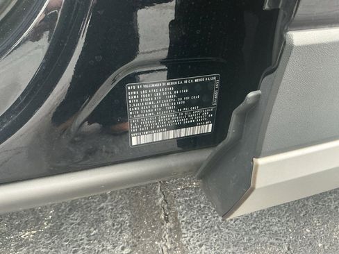 Used 2025 Volkswagen Tiguan SE image 38