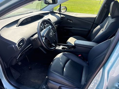 Used 2019 Toyota Prius XLE image 9