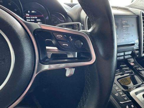 Used 2018 Porsche Cayenne Platinum Edition image 28