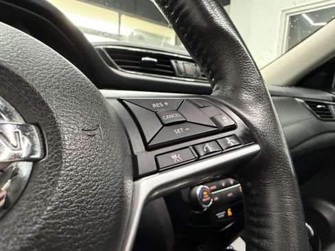 Used 2017 Nissan Rogue AWD image 16