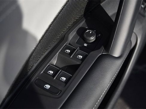 New 2026 Volkswagen Tiguan SE R-Line image 8