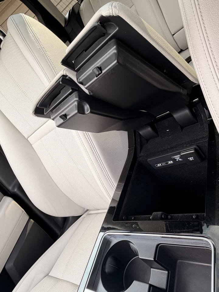 Used 2019 Land Rover Range Rover Velar S AWD/4WD image 40