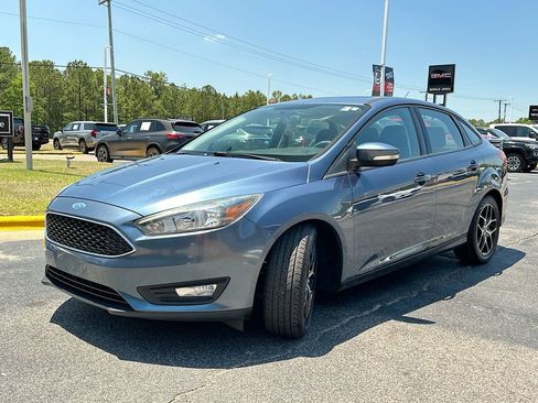 Used 2018 Ford Focus SEL FWD image 2