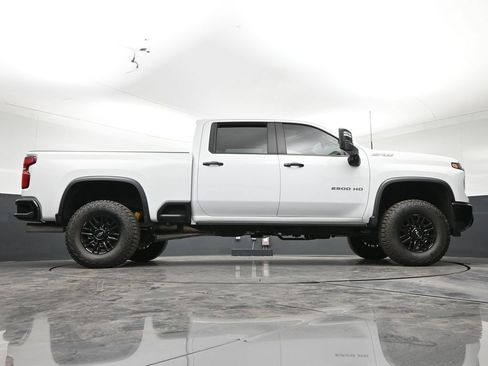 Used 2024 Chevrolet Silverado 2500 ZR2 w/ Technology Package AWD/4WD image 28