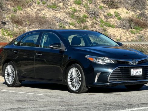 Used 2017 Toyota Avalon Limited image 5