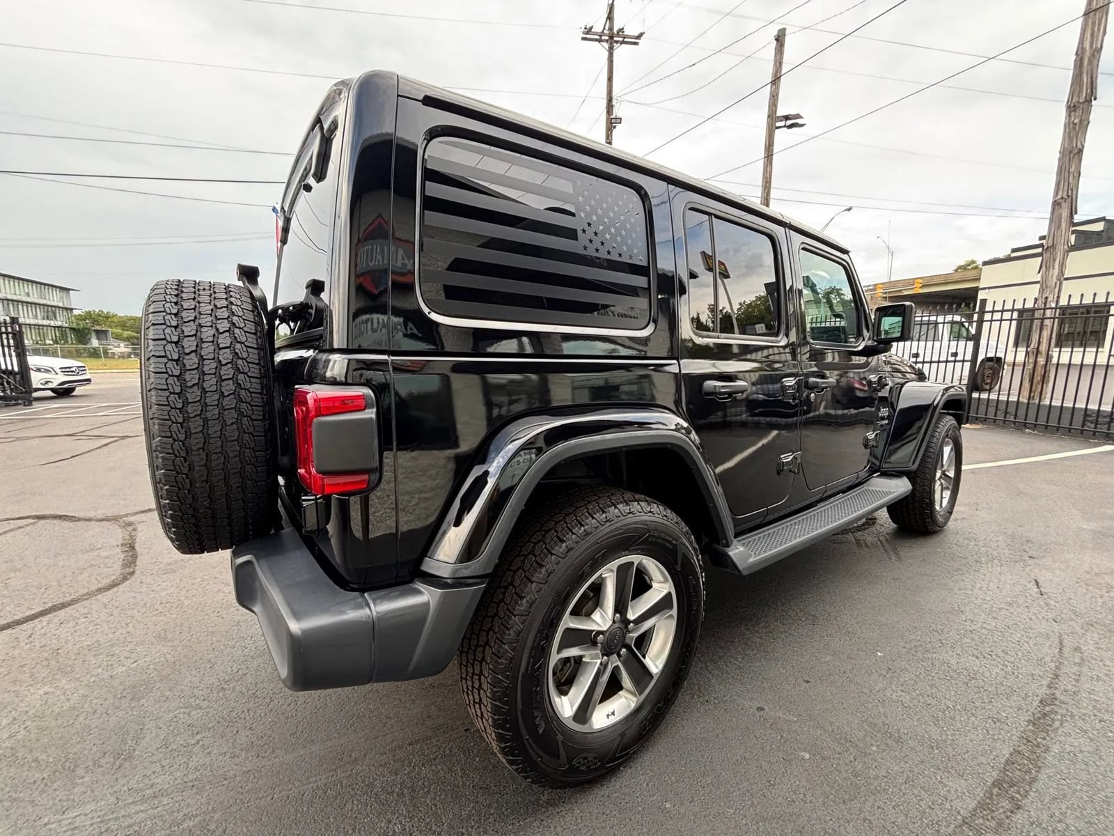 Used 2020 Jeep Wrangler Unlimited Sahara AWD/4WD image 17