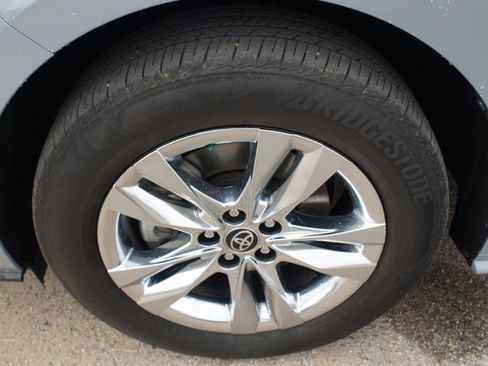 Used 2023 Toyota Sienna XLE Woodland Edition image 29