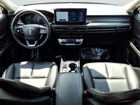 Used 2023 Lincoln Corsair FWD w/ Rear Removable Package Tray image 11