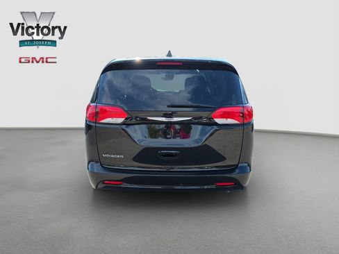 Used 2024 Chrysler Voyager LX FWD image 16
