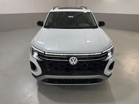 New 2026 Volkswagen Atlas Peak Edition AWD/4WD image 3