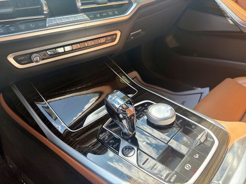 Used 2020 BMW X7 M50i w/ Dynamic Handling Package AWD/4WD image 23