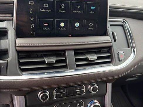 Certified 2024 GMC Yukon SLT w/ SLT Luxury Package image 8