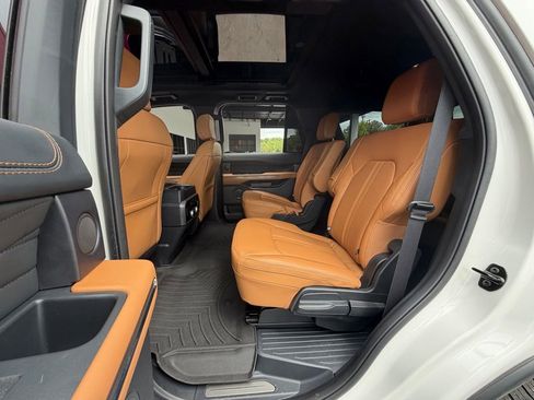 Used 2022 Ford Expedition Platinum AWD/4WD image 29