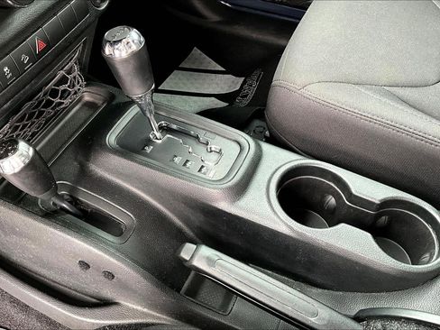 Used 2018 Jeep Wrangler Unlimited Sport w/ Connectivity Group image 18