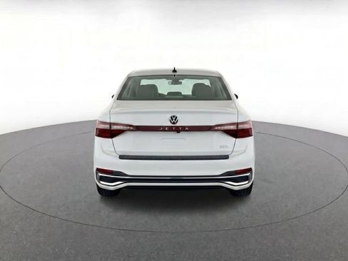 Used 2025 Volkswagen Jetta SEL FWD image 6
