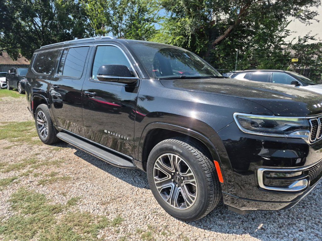 Used 2025 Jeep Wagoneer L Series II AWD/4WD image 4