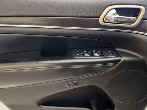 Used 2016 Jeep Grand Cherokee Limited image 24
