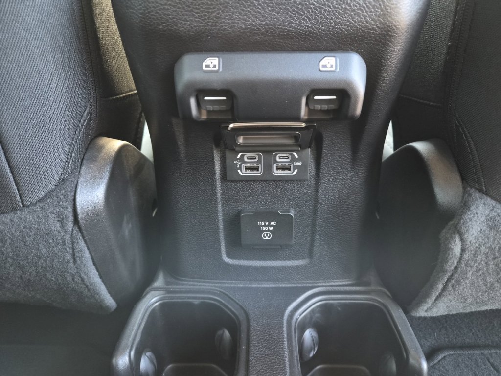 Used 2020 Jeep Wrangler Unlimited Sahara w/ Cold Weather Group AWD/4WD image 28