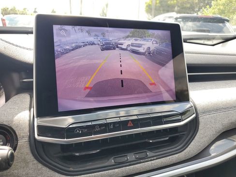 Used 2022 Jeep Compass Latitude image 21