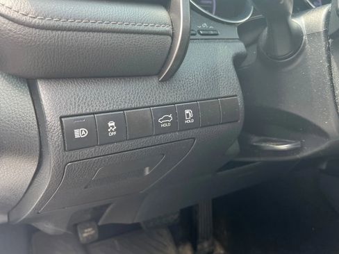 Used 2019 Toyota Camry SE image 17