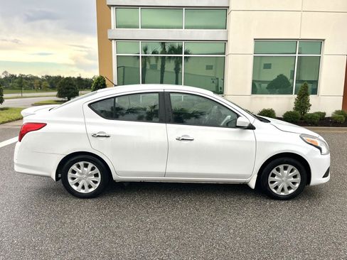 Used 2016 Nissan Versa SV FWD image 13