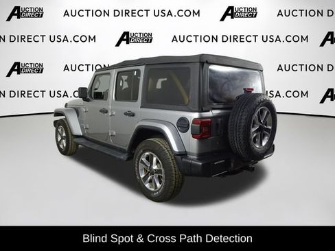 Used 2018 Jeep Wrangler Unlimited Sahara w/ Safety Group AWD/4WD image 5