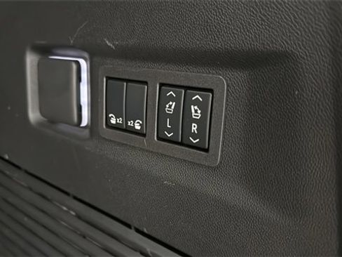 Used 2024 Chevrolet Tahoe Premier w/ Advanced Technology Package image 33