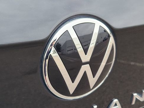 Certified 2022 Volkswagen Tiguan SE image 12