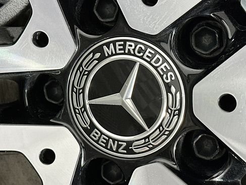 Used 2024 Mercedes-Benz GLB 250 4MATIC w/ Exclusive Package image 39