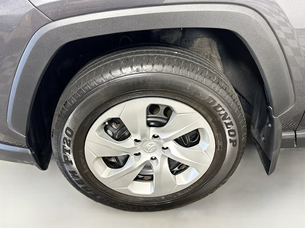 Used 2023 Toyota RAV4 LE AWD/4WD image 4
