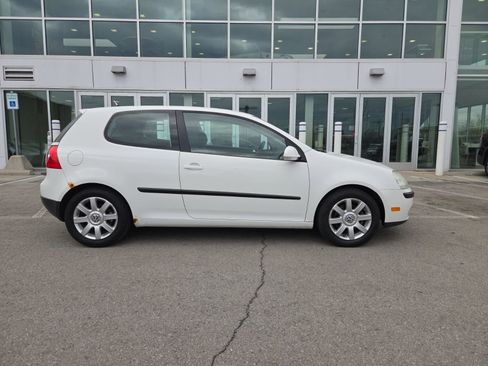 Used 2009 Volkswagen Rabbit S FWD image 2
