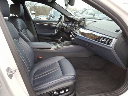 Used 2018 BMW M550i xDrive image 11